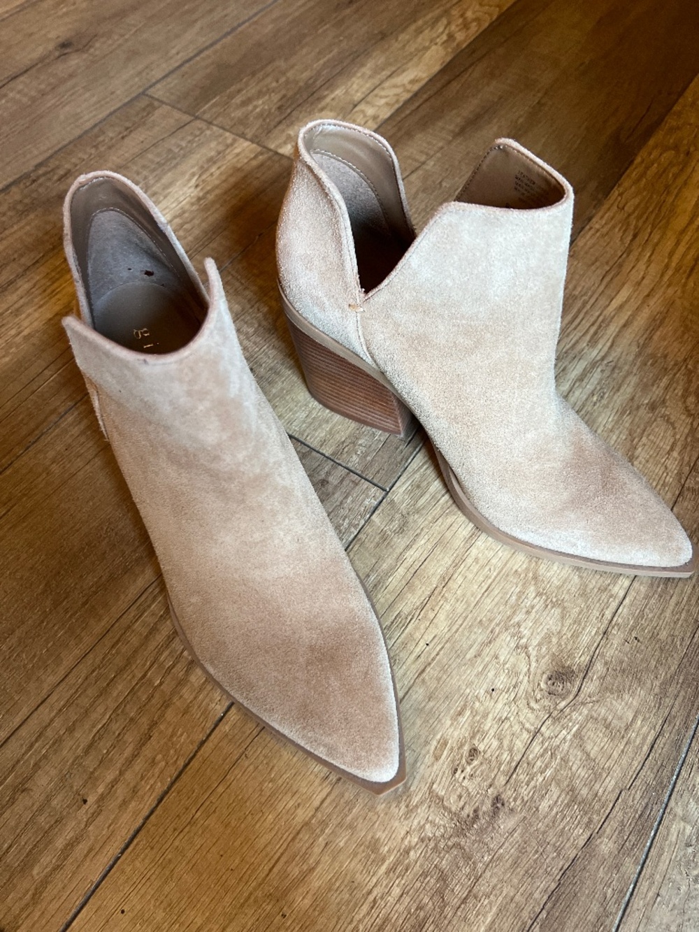 Gianni Bini ankle booties